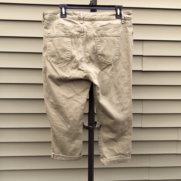 NEW LISTING! Denim Capris - Picture 6 of 6